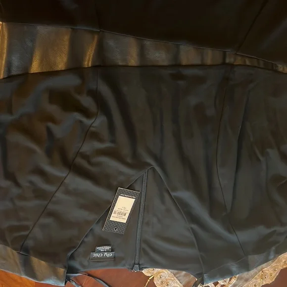 City Chic Spliced MOD Dress in Black - Picture 4 of 4